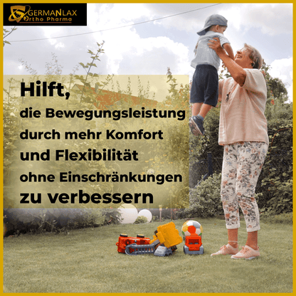Oma spielt mit Kind